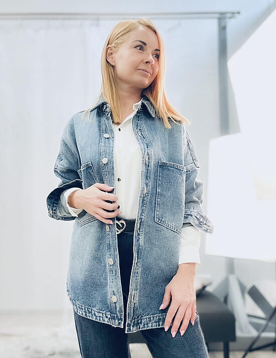 Džinsa jakas un krekli